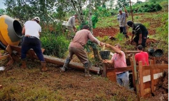 Juntos se embarcaron en un proyecto de recuperación y protección de una vertiente...