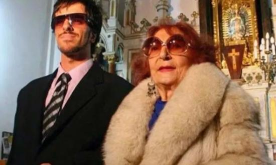 El viudo de Adelfa salió de la cárcel, se casó con un hombre y ahora tiene miedo de que le roben su fortuna