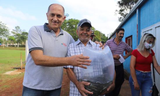 La Muni hizo entrega de alevinos...