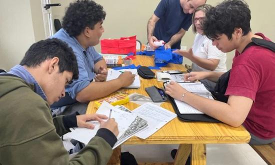 Lacademia, opción para estudiantes secundarios y universitarios que necesitan ayuda para preparar materias o cursillos de ingreso