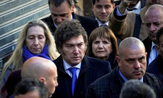 Acto por el atentado a la AMIA: Milei asistió con su gabinete y se comprometió a “no parar hasta que se haga justicia”