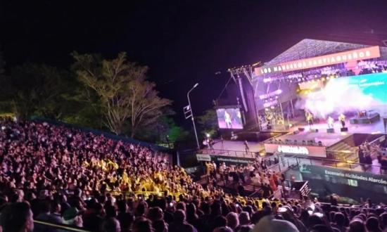 Con un anfiteatro colmado y la actuación de artistas de renombre, Posadas vibró en el inicio del Festival Nacional de la Música del Litoral