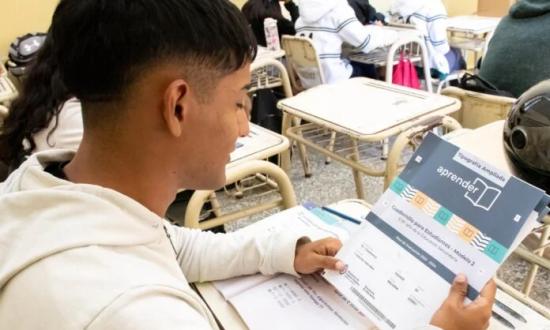 Las Pruebas Aprender 2024 reflejaron un retroceso en matemática en todo el país y datos de OCDE hablan de récord mundial en distracción por celulares