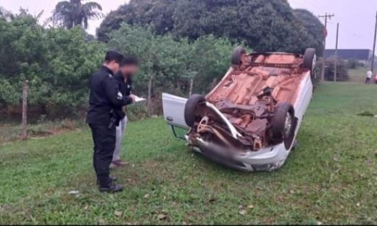 Robó un auto, intentó evadir un control de GN, despistó y volcó...