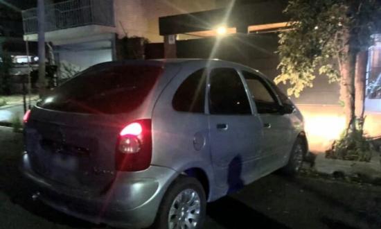 Investigan la muerte de un hombre en Posadas: lo encontraron sin vida debajo de su auto