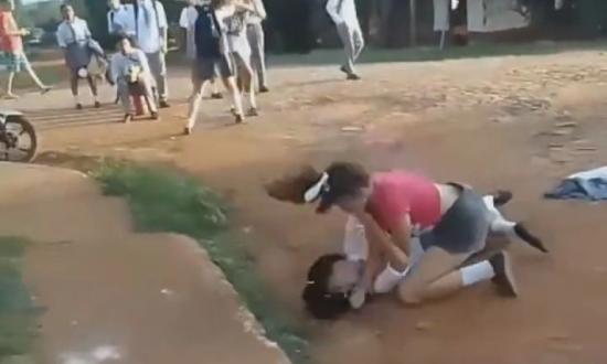 Candelaria: alumnas del BOP N°82 se trenzaron a golpes en plena calle