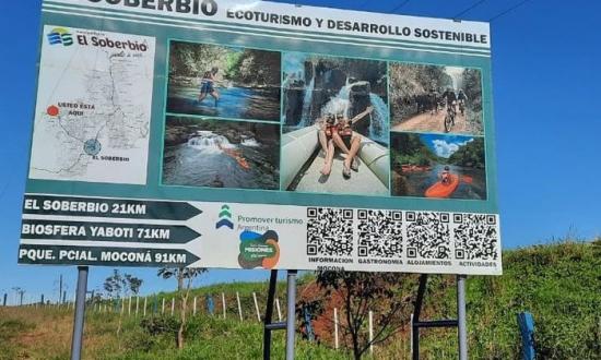 Instalaron el primer cartel informativo turístico en la Ruta Provincial N° 13