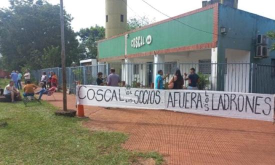 Candelaria: vecinos continúan protestando en la COSCAL y denuncian que adrede les cortan el agua al barrio Del Lago