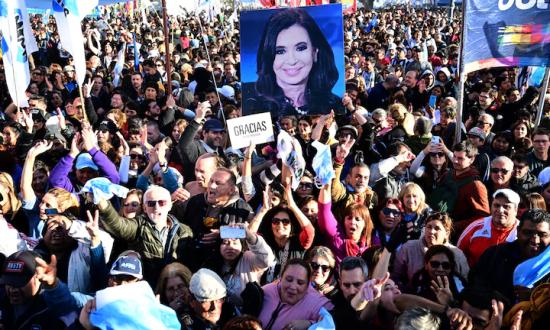 “Vamos a volver”: Cristina pelea por su centralidad, invitó al PJ y piensa en 2027