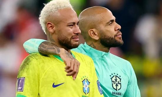 El aporte de la familia de Neymar a Dani Alves que ayudó a reducirle la pena