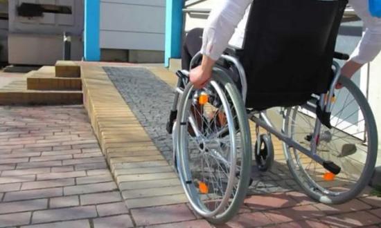 Prestadores y familias de personas con discapacidad denuncian atrasos de hasta un año en los pagos, trabas en prestaciones y recortes de pensiones
