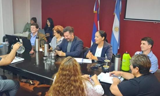 El Gobierno provincial acordó un nuevo incremento salarial para los docentes misioneros: aumento del básico y reuniones en agenda para enero...
