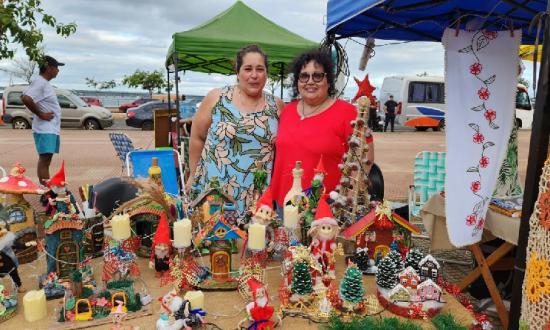 Representantes del sector lucen sus productos en la Semana del Emprendedor Misionero, en la Costanera de Posadas