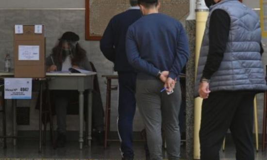 Elecciones 2021: cambios en el protocolo: las filas podrán realizarse dentro de los establecimientos de votación