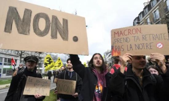 Francia paralizada y sacudida por las protestas contra la reforma jubilatoria de Emmanuel Macron