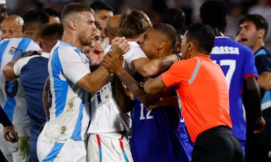 Una foto desafiante y un mensaje: los jugadores de Francia celebraron en las redes tras eliminar a Argentina
