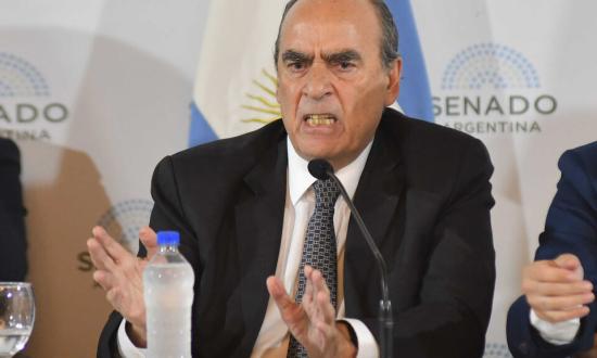 El Gobierno insiste con privatizar Aerolíneas, el Correo, RTA y revertir Ganancias y Bienes...