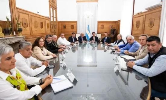 Tras la reglamentación de la reforma laboral, Guillermo Francos se reunirá este lunes con la cúpula de la CGT...