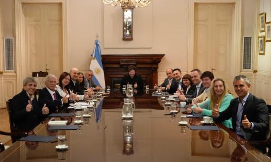Milei reunió a su gabinete en Casa Rosada antes de la sesión y el Gobierno todavía no prevé un llamado a los gobernadores