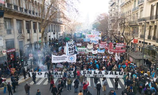 Con una marcha a Plaza de Mayo, los trabajadores del Garrahan volvieron a confrontar con el Gobierno por mejoras salariales