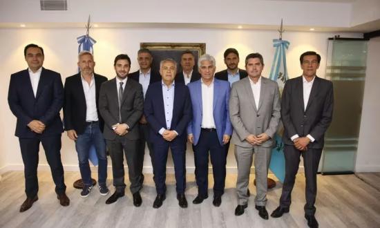 La reunión de Juntos por el Cambio tuvo reproches, cruces airados y desacuerdos por el vínculo con el gobierno de Milei