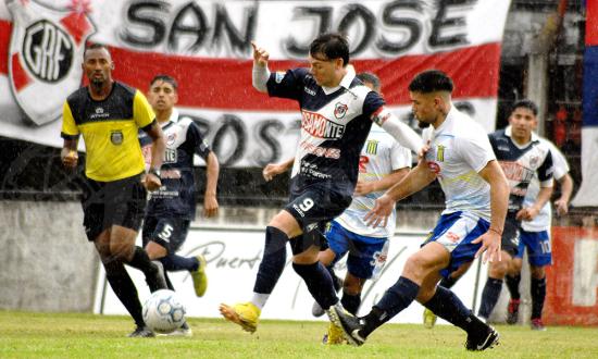 El clásico entre Guaraní y Mitre fue otra fiesta sin goles