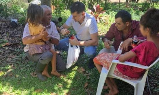 Investigan si las dos hermanitas que se escaparon de su casa en Los Helechos eran maltratadas por su padre
