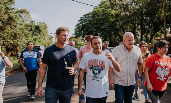 Oscar Herrera Ahuad inauguró una cancha de hockey sintético y recorrió obras viales en Puerto Iguazú