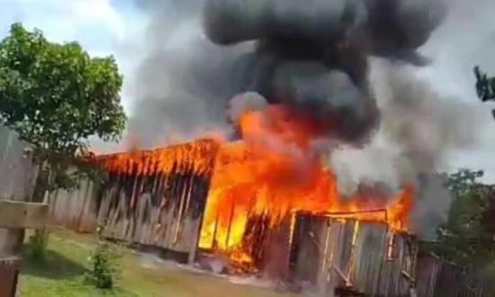 San Pedro: un hombre discutió con su expareja y le prendió fuego la casa: terminó detenido tras darse a la fuga