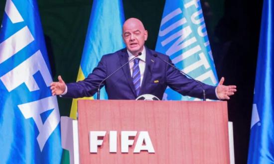 Infantino fue reelecto presidente de la FIFA sin oposición y prometió mayores ingresos, ¿después de recibir más de mil millones del Emir de Qatar?