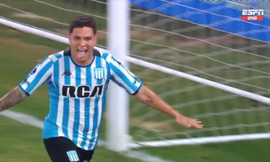 Racing la pasaba mal, pero una ráfaga de Juanfer y la garra lo llevaron a la final