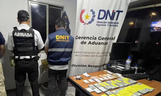 Abogado del senador Edgardo Kueider aseguró que el dinero sin declarar era de la secretaria, ¿alguien le cree...?