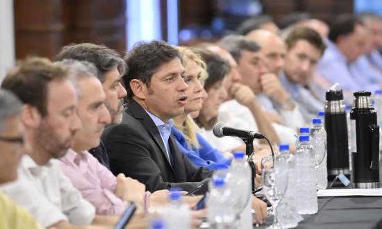 Atravesado por la interna del PJ, Kicillof reunió a su tropa para preparar el acto por el Día de la Lealtad