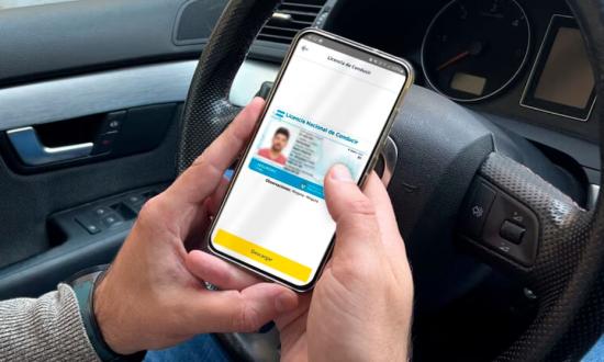 La licencia de conducir digital ya se puede exhibir en los controles de tránsito de CABA: cómo descargarla