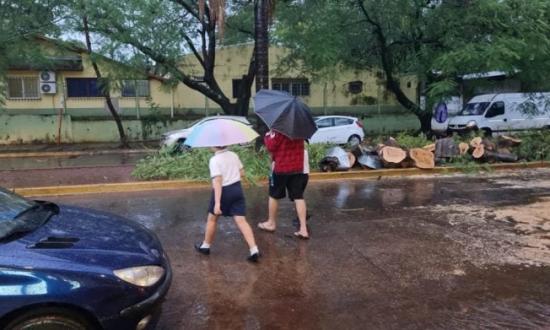 Empieza este lunes un período de lluvias intensas en Misiones y alertan por posibles anegamientos e inundaciones: cuáles serán las zonas más afectadas