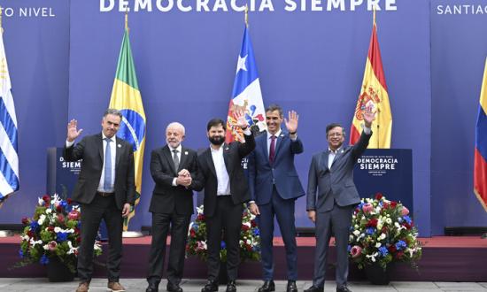 Líderes progresistas se reunieron en Chile en defensa de la Democracia...