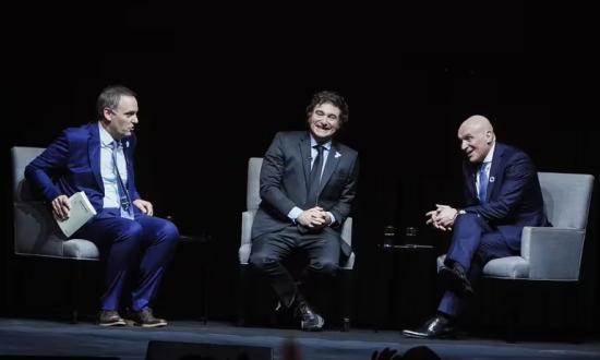 Javier Milei presentó su libro en el Luna Park: “Si no nos metemos en el barro, los zurdos nos llevan puestos”