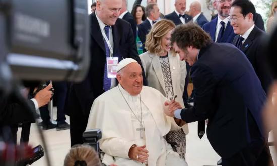 Milei contó que le manda reportes al Papa y le envió un guiño a Macri: “Es parte de la...”