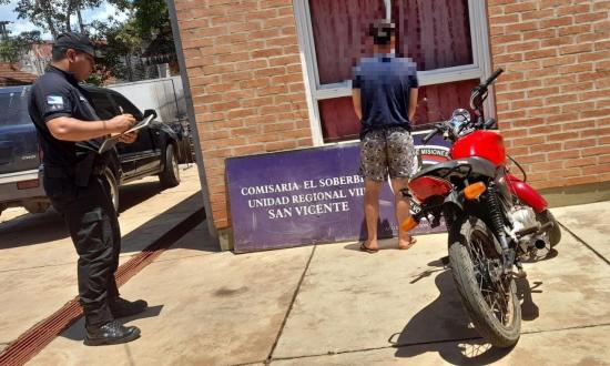 El Soberbio: policías recuperaron una moto robada en Sanvi...