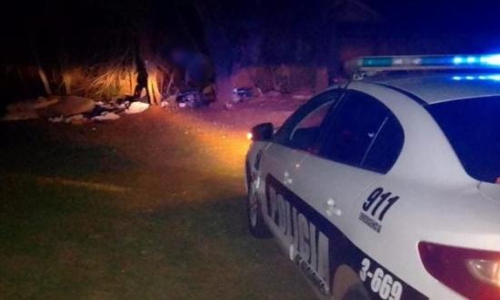 Detuvieron a un hombre tras el hallazgo de un cadáver en un descampado de Posadas: cámaras de seguridad lo registraron arrastrando el cuerpo