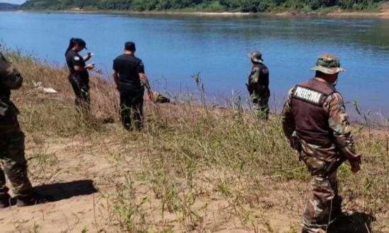 Se abstuvo de declarar la mujer que arrojó a sus hijos al río Paraná y fue imputada por “doble homicidio”