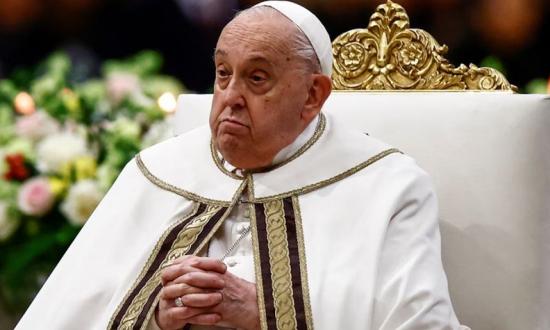 El Papa Francisco pasó una noche tranquila tras ser diagnosticado con neumonía bilateral