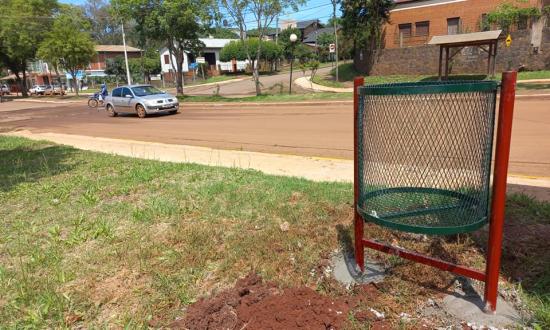 Se instalaron cestos de basura en las nuevas paradas de ómnibus