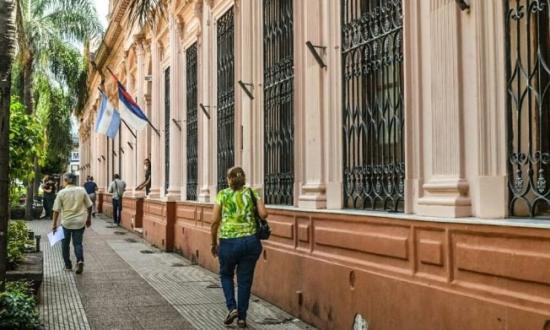 El gobernador Hugo Passalacqua suspendió las designaciones en planta permanente en la administración pública de Misiones durante todo el año