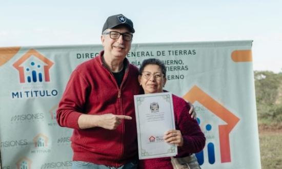 El gobernador Hugo Passalacqua entregó en San Javier más de 200 regularizaciones dominiales a familias de 11 municipios y herramientas a productores