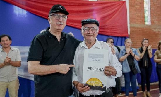 El Gobierno entregó títulos de propiedad a más de 60 familias de Puerto Rico: “Esto es un acto de amor y devolución”, sostuvo Passalacqua