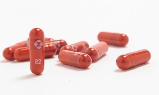 Reino Unido aprobó la pastilla contra el Covid-19 y se convirtió en el primer país del mundo en hacerlo