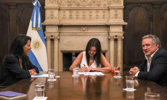 Escándalo de los alimentos: la investigación también apunta a la ONG que compró toneladas de comida y pagó a funcionarios