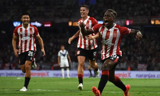 Show de Estudiantes: goleó 3-0 a Vélez, conquistó el Trofeo de Campeones y lo alcanzó en el 6° lugar histórico con 17 títulos