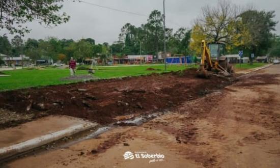 Adecúan estacionamiento frente al Espacio Verde